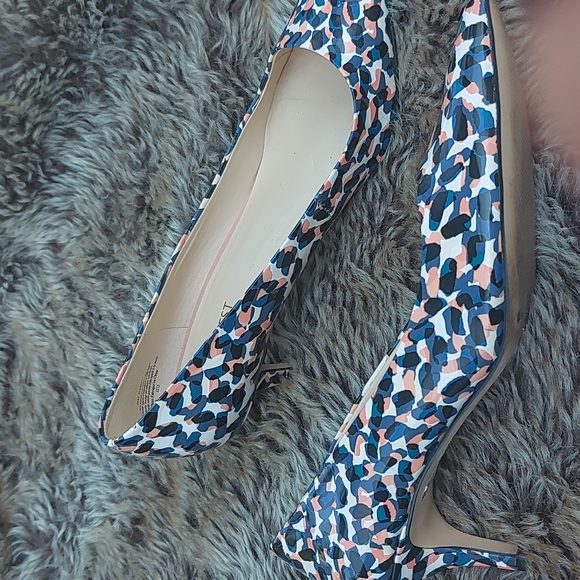 Shoes - Picture 2 of 4